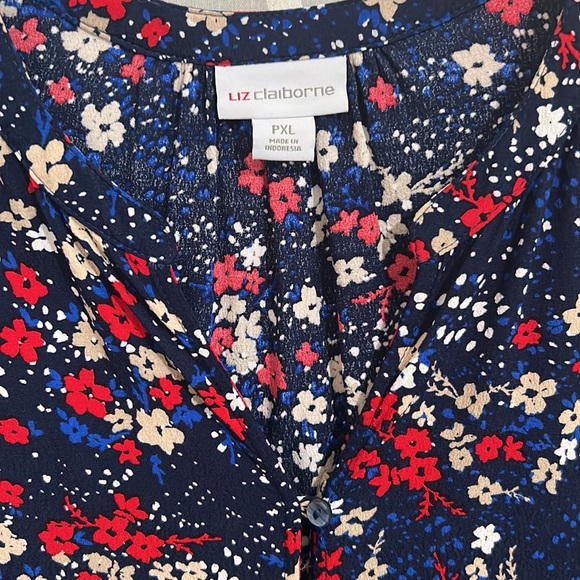 Liz Claiborne Sleeveless, Navy Floral, Button Down Blouse, XLP - Picture 2 of 5